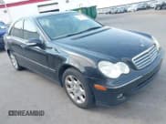 ✅ 2005 Mercedes-Benz C 240 • VIN: WDBRF81JX5F637217 • Lot: 42534245. Wystawiony na IAAI z przebiegiem 224 193 mil. Bezpłatny archiwum sprzedaży aukcyjnych z USA i szczegółowy raport historii pojazdu na DreamBid. Zdjęcie 1.