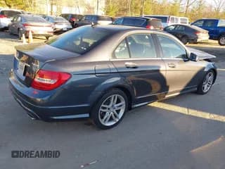 ✅ 2013 Mercedes-Benz C 300 Sport • VIN: WDDGF8AB5DR286740 • Лот: 43721181. Опубликован ранее на IAAI с пробегом 171 919 миль. Бесплатный доступ к архиву аукционных продаж из США и подробный отчёт об истории автомобиля на DreamBid. Изображение 4.