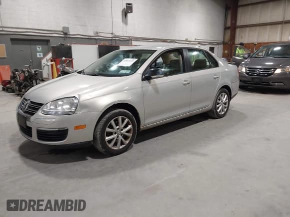 ✅ 2010 Volkswagen Jetta Limited Edition • VIN: 3VWAX7AJ3AM123190 • Lot: 43015100. Listed on IAAI with 182,384 mi. Free auction sales archive from the USA and detailed vehicle history report at DreamBid. Image 2.