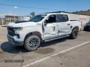 ✅ 2024 Chevrolet Silverado 1500 LT Trail Boss • VIN: 3GCUDFEDXRG243117 • Lot: 69073085. Wystawiony na Copart z przebiegiem 61 981 mil. Bezpłatny archiwum sprzedaży aukcyjnych z USA i szczegółowy raport historii pojazdu na DreamBid. Zdjęcie 1.