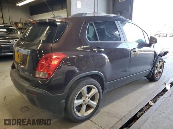 2015 Chevrolet Trax LTZ z VIN KL7CJNSB7FB190296, wystawiony jako Copart lot #86837705 z przebiegiem 102 827 mil mil oraz Czysty tytuł • Clean title. Historia ofert i sprzedaży dostępna na DreamBid. Obrazek 3.