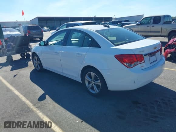 ✅ 2015 Chevrolet Cruze LT • VIN: 1G1PE5SB9F7295443 • Lot: 43631258. Listed on IAAI with 122,752 mi. Free auction sales archive from the USA and detailed vehicle history report at DreamBid. Image 3.