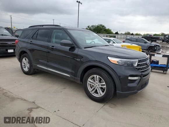 ✅ 2020 Ford Explorer XLT • VIN: 1FMSK8DH3LGC88315 • Lot: 50448095. Wystawiony na Copart z przebiegiem 64 227 mil. Bezpłatny archiwum sprzedaży aukcyjnych z USA i szczegółowy raport historii pojazdu na DreamBid. Zdjęcie 4.
