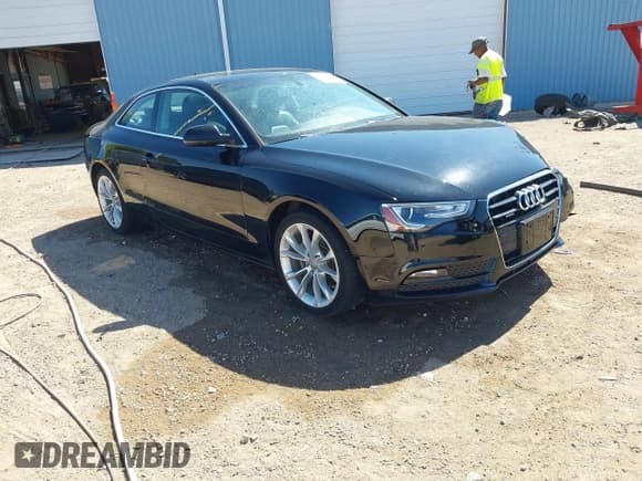 ✅ 2014 Audi A5 Premium • VIN: WAUCFAFR4EA031371 • Lot: 43209927. Wystawiony na IAAI z przebiegiem 82 253 mil. Bezpłatny archiwum sprzedaży aukcyjnych z USA i szczegółowy raport historii pojazdu na DreamBid. Zdjęcie 1.