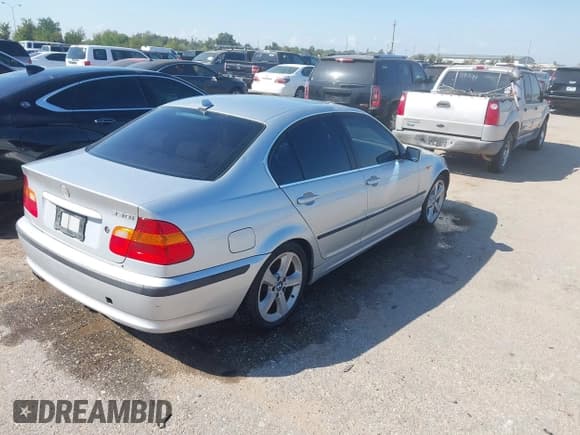 ✅ 2005 BMW 3 Series 330i • VIN: WBAEV53495KM41301 • Lot: 43317323. Listed on IAAI with 187,783 mi. Free auction sales archive from the USA and detailed vehicle history report at DreamBid. Image 4.