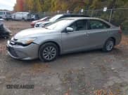 ✅ 2015 Toyota Camry SE • VIN: 4T1BF1FK2FU079822 • Lot: 43594956. Wystawiony na IAAI z przebiegiem 127 395 mil. Bezpłatny archiwum sprzedaży aukcyjnych z USA i szczegółowy raport historii pojazdu na DreamBid. Zdjęcie 2.