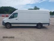 ✅ 2019 Freightliner Sprinter • VIN: WDRPF1CD0KP061151 • Lot: 42905287. Wystawiony na IAAI z przebiegiem 53 459 mil. Bezpłatny archiwum sprzedaży aukcyjnych z USA i szczegółowy raport historii pojazdu na DreamBid. Zdjęcie 15.