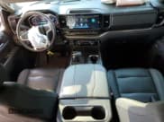 ✅ 2023 Chevrolet Silverado 1500 LT Trail Boss • VIN: 3GCUDFED1PG244640 • Lot: 87000205. Wystawiony na Copart z przebiegiem 52 000 mil. Bezpłatny archiwum sprzedaży aukcyjnych z USA i szczegółowy raport historii pojazdu na DreamBid. Zdjęcie 8.