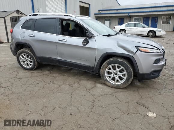 ✅ 2014 Jeep Cherokee Latitude • VIN: 1C4PJMCS8EW142343 • Lot: 45268045. Wystawiony na Copart z przebiegiem 130 832 mil. Bezpłatny archiwum sprzedaży aukcyjnych z USA i szczegółowy raport historii pojazdu na DreamBid. Zdjęcie 4.