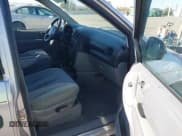 ✅ 2006 Dodge Grand Caravan SE • VIN: 1D4GP24R06B650297 • Lot: 43616934. Wystawiony na IAAI z przebiegiem 70 494 mil. Bezpłatny archiwum sprzedaży aukcyjnych z USA i szczegółowy raport historii pojazdu na DreamBid. Zdjęcie 5.