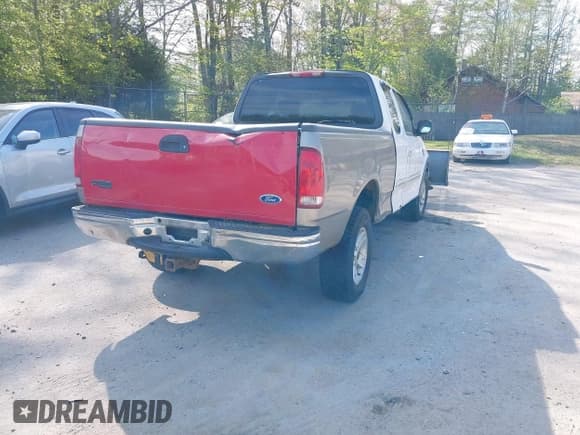 ✅ 2003 Ford F-150 XL • VIN: 1FTRX18W33NA17822 • Lot: 42250184. Listed on IAAI with 202,816 mi. Free auction sales archive from the USA and detailed vehicle history report at DreamBid. Image 4.