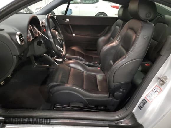 ✅ 2002 Audi TT • VIN: TRUWC28NX21038853 • Lot: 81042564. Wystawiony na Copart z przebiegiem 88 997 mil. Bezpłatny archiwum sprzedaży aukcyjnych z USA i szczegółowy raport historii pojazdu na DreamBid. Zdjęcie 7.