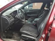 ✅ 2018 Chrysler 300 S • VIN: 2C3CCABT3JH283531 • Лот: 60153065. Опубликован ранее на Copart с пробегом 138 279 миль. Бесплатный доступ к архиву аукционных продаж из США и подробный отчёт об истории автомобиля на DreamBid. Изображение 7.