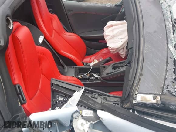 2022 Chevrolet Corvette 1LT z VIN 1G1YA2D46N5115116, wystawiony jako IAAI lot #43046918 z przebiegiem 19 224 mil mil oraz . Historia ofert i sprzedaży dostępna na DreamBid. Obrazek 5.