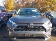 ✅ 2024 Toyota RAV4 XLE Premium • VIN: 2T3A1RFV2RC488449 • Lot: 43542869. Wystawiony na IAAI z przebiegiem 36 526 mil. Bezpłatny archiwum sprzedaży aukcyjnych z USA i szczegółowy raport historii pojazdu na DreamBid. Zdjęcie 13.