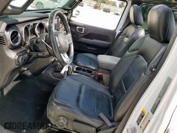 ✅ 2022 Jeep Wrangler Unlimited Sahara Altitude • VIN: 1C4HJXEG5NW116832 • Lot: 82335775. Wystawiony na Copart z przebiegiem 61 313 mil. Bezpłatny archiwum sprzedaży aukcyjnych z USA i szczegółowy raport historii pojazdu na DreamBid. Zdjęcie 7.