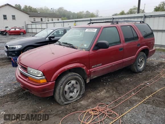 2002 Chevrolet Blazer LS z VIN 1GNDT13W32K241483, wystawiony jako Copart lot #73992044 z przebiegiem 191 544 mil mil oraz Szkoda całkowita • Salvage title. Historia ofert i sprzedaży dostępna na DreamBid. Obrazek 1.