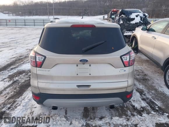 ✅ 2017 Ford Escape SE • VIN: 1FMCU9GD9HUC55311 • Лот: 43815367. Опубликован ранее на IAAI с пробегом 117 889 миль. Бесплатный доступ к архиву аукционных продаж из США и подробный отчёт об истории автомобиля на DreamBid. Изображение 16.
