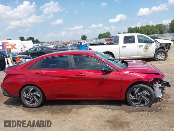 ✅ 2025 Hyundai Elantra SEL Sport • VIN: KMHLM4DG4SU959067 • Lot: 42895768. Listed on IAAI with 2,244 mi miles. Access the free auction sales archive from the USA and view a detailed vehicle history report at DreamBid. Image 13.