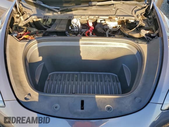 ✅ 2023 Tesla Model Y Long Range • VIN: 7SAYGAEE3PF876486 • Lot: 93963415. Wystawiony na Copart z przebiegiem 25 790 mil. Bezpłatny archiwum sprzedaży aukcyjnych z USA i szczegółowy raport historii pojazdu na DreamBid. Zdjęcie 12.