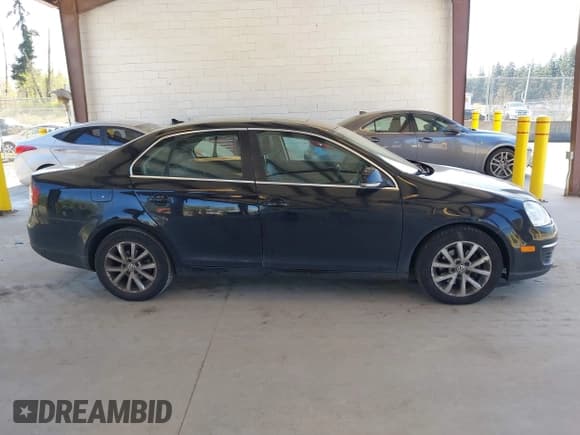 ✅ 2010 Volkswagen Jetta SE • VIN: 3VWRZ7AJ1AM043920 • Lot: 42034842. Wystawiony na IAAI z przebiegiem 247 230 mil. Bezpłatny archiwum sprzedaży aukcyjnych z USA i szczegółowy raport historii pojazdu na DreamBid. Zdjęcie 13.