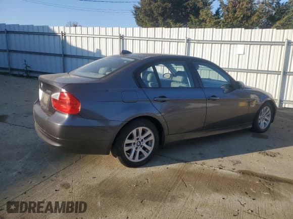 ✅ 2006 BMW 3 Series 325i • VIN: WBAVB175X6NK40432 • Lot: 76730424. Wystawiony na Copart z przebiegiem 168 119 mil. Bezpłatny archiwum sprzedaży aukcyjnych z USA i szczegółowy raport historii pojazdu na DreamBid. Zdjęcie 3.