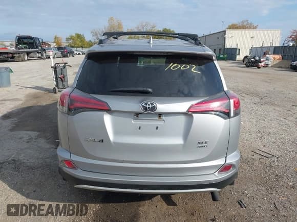 ✅ 2016 Toyota RAV4 XLE • VIN: 2T3RFREV3GW530029 • Lot: 43581002. Wystawiony na IAAI z przebiegiem 95 589 mil. Bezpłatny archiwum sprzedaży aukcyjnych z USA i szczegółowy raport historii pojazdu na DreamBid. Zdjęcie 16.