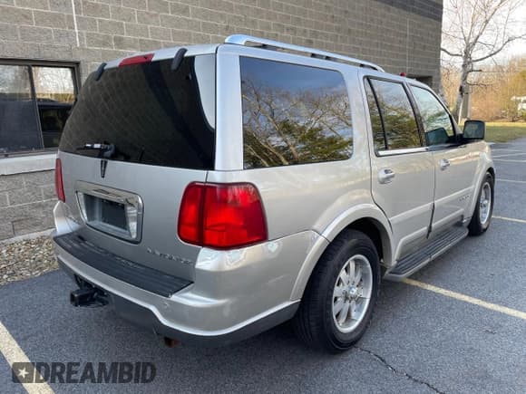 ✅ 2004 Lincoln Navigator Luxury • VIN: 5LMFU28R14LJ28905 • Lot: 50631865. Wystawiony na Copart z przebiegiem 147 454 mil. Bezpłatny archiwum sprzedaży aukcyjnych z USA i szczegółowy raport historii pojazdu na DreamBid. Zdjęcie 4.