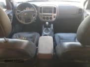 ✅ 2005 Ford Escape Limited • VIN: 1FMCU94125KB93798 • Lot: 54359995. Listed on Copart with 381,910 mi. Free auction sales archive from the USA and detailed vehicle history report at DreamBid. Image 8.