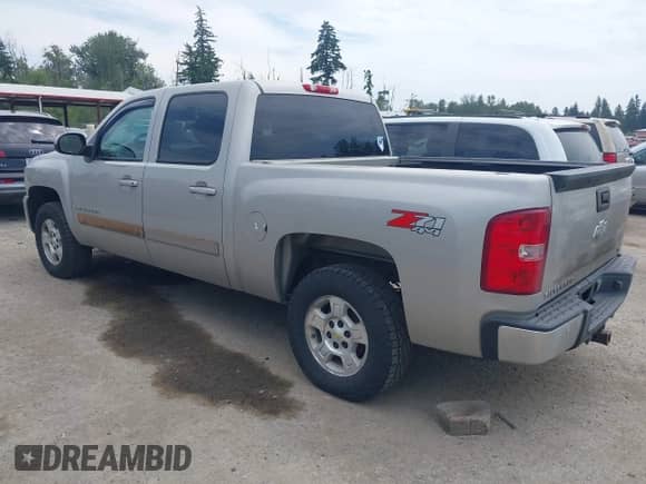 2007 Chevrolet Silverado 1500 1LT with VIN 3GCEK13M77G556977, listed as a IAAI auction lot 42522105 with 298,174 mi miles and . Bid and sale history available at DreamBid. Image 3.