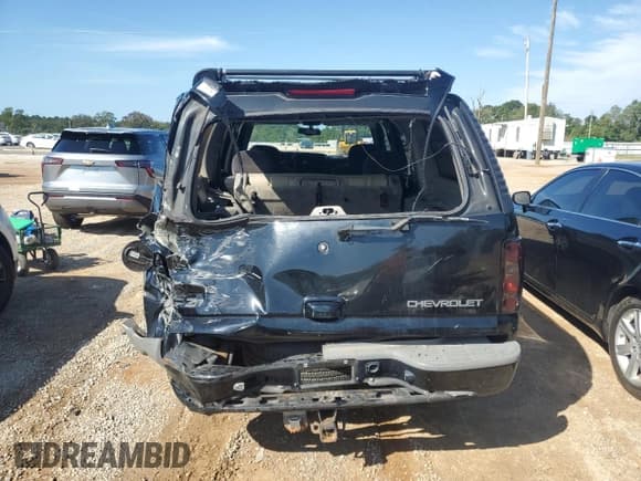 ✅ 2002 Chevrolet Suburban Z71 • VIN: 3GNFK16Z52G182705 • Lot: 85576175. Listed on Copart with Not provided. Free auction sales archive from the USA and detailed vehicle history report at DreamBid. Image 6.