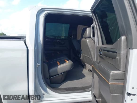 ✅ 2024 GMC Sierra 1500 AT4 • VIN: 1GTUUEEL8RZ370157 • Лот: 42926287. Опубликован ранее на IAAI с пробегом 9 636 миль. Бесплатный доступ к архиву аукционных продаж из США и подробный отчёт об истории автомобиля на DreamBid. Изображение 8.