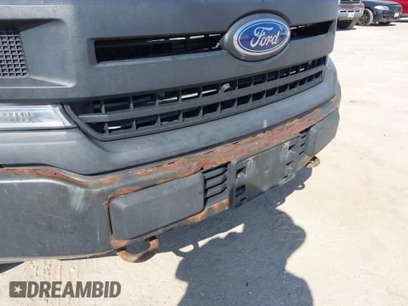 ✅ 2018 Ford F-150 XL • VIN: 1FTMF1CB5JKE60750 • Lot: 42926412. Wystawiony na IAAI z przebiegiem 44 264 mil. Bezpłatny archiwum sprzedaży aukcyjnych z USA i szczegółowy raport historii pojazdu na DreamBid. Zdjęcie 6.