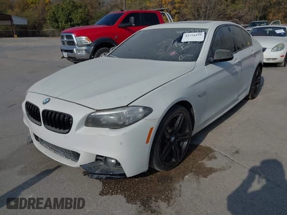 ✅ 2014 BMW 5 Series 550i • VIN: WBAKN9C51ED681921 • Lot: 43754559. Wystawiony na IAAI z przebiegiem Nie podano. Bezpłatny archiwum sprzedaży aukcyjnych z USA i szczegółowy raport historii pojazdu na DreamBid. Zdjęcie 2.
