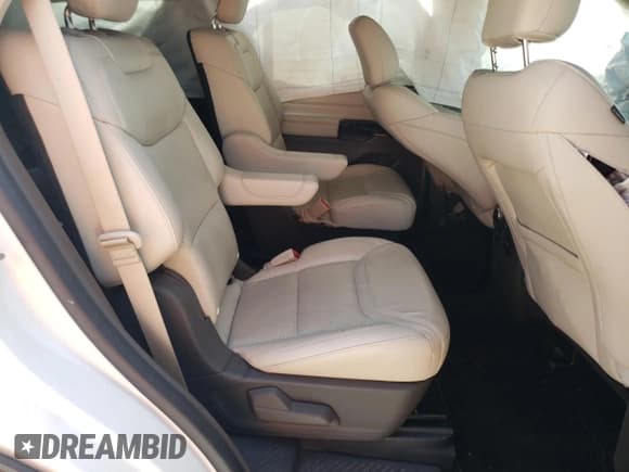 ✅ 2022 Ford Explorer Platinum • VIN: 1FM5K8HC6NGA70335 • Lot: 68748524. Wystawiony na Copart z przebiegiem 58 767 mil. Bezpłatny archiwum sprzedaży aukcyjnych z USA i szczegółowy raport historii pojazdu na DreamBid. Zdjęcie 11.