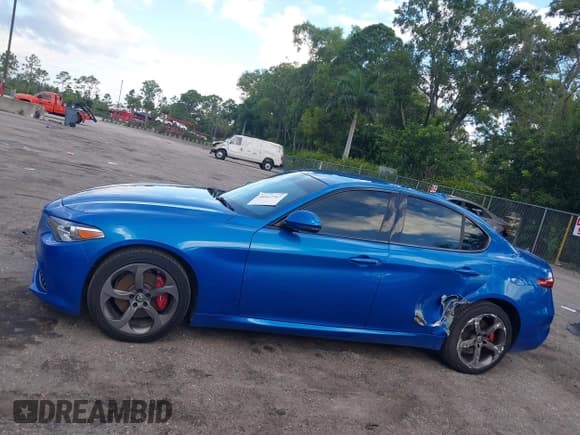 ✅ 2017 Alfa Romeo Giulia • VIN: ZARFAEDN9H7558626 • Lot: 40517767. Wystawiony na IAAI z przebiegiem 99 040 mil. Bezpłatny archiwum sprzedaży aukcyjnych z USA i szczegółowy raport historii pojazdu na DreamBid. Zdjęcie 14.