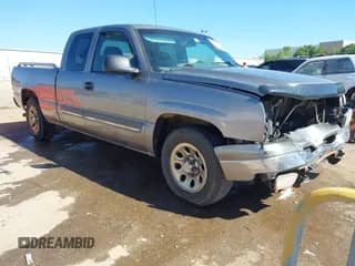 2007 Chevrolet Silverado 1500 LT1 z VIN 1GCEC19V97Z191912, wystawiony jako IAAI lot #42159760 z przebiegiem 141 664 mil mil oraz . Historia ofert i sprzedaży dostępna na DreamBid. Obrazek 1.