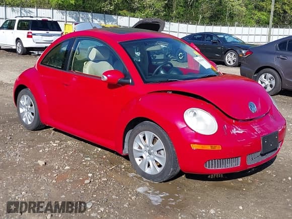 ✅ 2010 Volkswagen Beetle • VIN: 3VWRW3AG4AM013400 • Lot: 42009609. Wystawiony na IAAI z przebiegiem 50 409 mil. Bezpłatny archiwum sprzedaży aukcyjnych z USA i szczegółowy raport historii pojazdu na DreamBid. Zdjęcie 1.