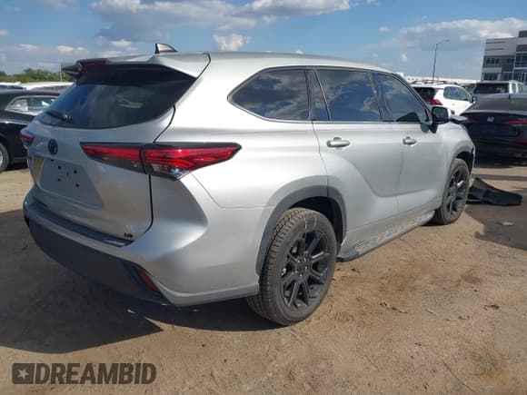✅ 2022 Toyota Highlander LE • VIN: 5TDZZRAH3NS139405 • Lot: 43313157. Wystawiony na IAAI z przebiegiem 30 086 mil. Bezpłatny archiwum sprzedaży aukcyjnych z USA i szczegółowy raport historii pojazdu na DreamBid. Zdjęcie 4.