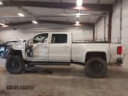 ✅ 2017 Chevrolet Silverado 2500HD LT • VIN: 1GC1KVEY0HF201240 • Lot: 43529703. Wystawiony na IAAI z przebiegiem 208 294 mil. Bezpłatny archiwum sprzedaży aukcyjnych z USA i szczegółowy raport historii pojazdu na DreamBid. Zdjęcie 14.