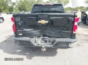 ✅ 2022 Chevrolet Silverado 1500 Custom • VIN: 3GCPYBEK5NG176980 • Lot: 41860805. Wystawiony na IAAI z przebiegiem 104 807 mil. Bezpłatny archiwum sprzedaży aukcyjnych z USA i szczegółowy raport historii pojazdu na DreamBid. Zdjęcie 6.