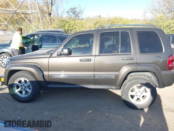 ✅ 2006 Jeep Liberty Limited • VIN: 1J4GL58K36W251328 • Lot: 43626602. Listed on IAAI with 226,550 mi. Free auction sales archive from the USA and detailed vehicle history report at DreamBid. Image 15.