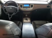 ✅ 2009 Hyundai Genesis • VIN: KMHGC46E39U021698 • Lot: 91401595. Wystawiony na Copart z przebiegiem 177 425 mil. Bezpłatny archiwum sprzedaży aukcyjnych z USA i szczegółowy raport historii pojazdu na DreamBid. Zdjęcie 8.