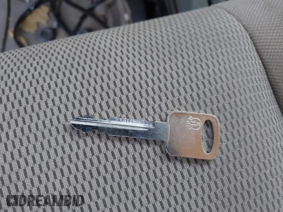 ✅ 2004 Ford F-250 XL • VIN: 1FTNX21P74EB87500 • Лот: 42184071. Опубликован ранее на IAAI с пробегом Не указан. Бесплатный доступ к архиву аукционных продаж из США и подробный отчёт об истории автомобиля на DreamBid. Изображение 11.