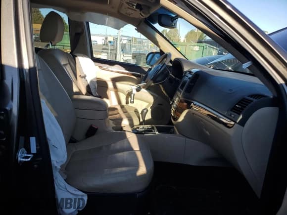 ✅ 2012 Hyundai Santa Fe Limited • VIN: 5XYZKDAGXCG157182 • Lot: 68005994. Listed on Copart with 66,436 mi. Free auction sales archive from the USA and detailed vehicle history report at DreamBid. Image 7.