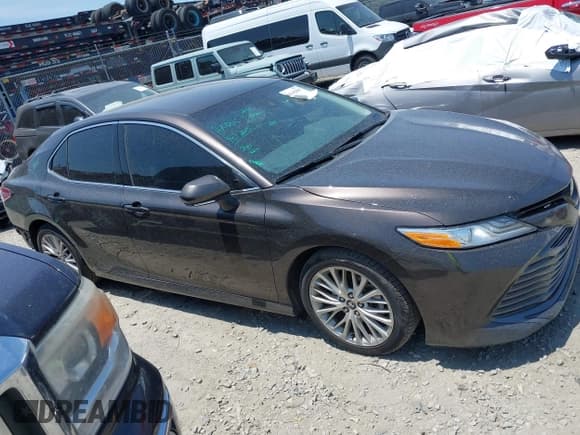 ✅ 2018 Toyota Camry LE • VIN: 4T1B11HK2JU033153 • Lot: 42605885. Listed on IAAI with 218,207 mi. Free auction sales archive from the USA and detailed vehicle history report at DreamBid. Image 13.