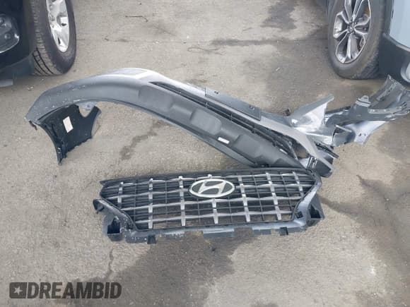 ✅ 2024 Hyundai Venue Limited • VIN: KMHRC8A3XRU302421 • Lot: 41871614. Listed on IAAI with 10,138 mi. Free auction sales archive from the USA and detailed vehicle history report at DreamBid. Image 11.