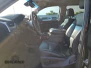 ✅ 2019 Chevrolet Suburban LT • VIN: 1GNSKHKC2KR298694 • Lot: 71160314. Wystawiony na Copart z przebiegiem 251 709 mil. Bezpłatny archiwum sprzedaży aukcyjnych z USA i szczegółowy raport historii pojazdu na DreamBid. Zdjęcie 7.