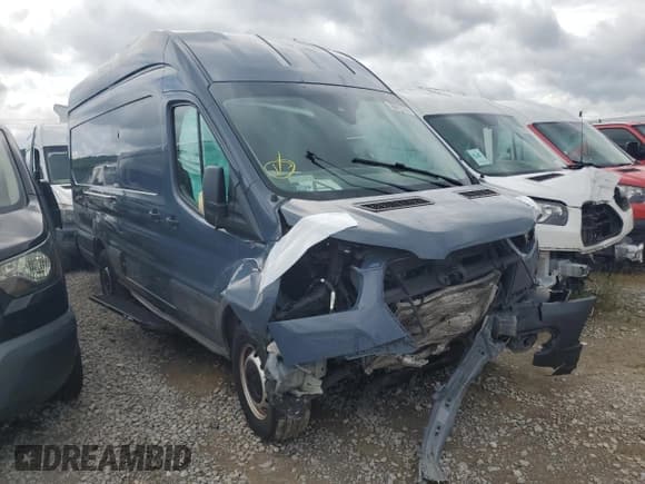 ✅ 2020 Ford Transit Cargo • VIN: 1FTBR3X89LKB13594 • Lot: 61134895. Wystawiony na Copart z przebiegiem 66 504 mil. Bezpłatny archiwum sprzedaży aukcyjnych z USA i szczegółowy raport historii pojazdu na DreamBid. Zdjęcie 4.