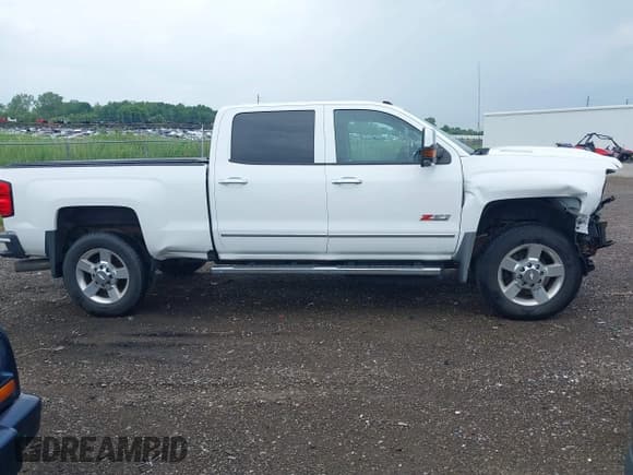 ✅ 2017 Chevrolet Silverado 2500HD LT • VIN: 1GC1KVEY1HF242802 • Lot: 42544932. Listed on IAAI with 119,196 mi. Free auction sales archive from the USA and detailed vehicle history report at DreamBid. Image 13.